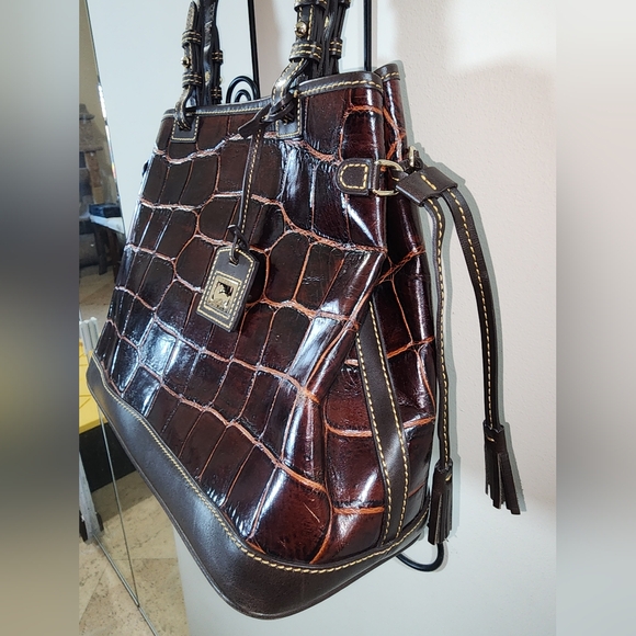 Dooney And Bourke Leather Croc Embossed Chocolate Shoulder Tote Purse Coin Pouch - Picture 6 of 14